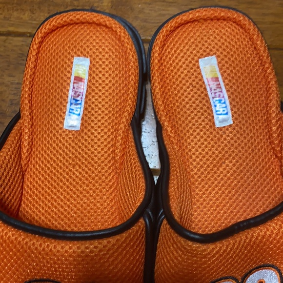 NASCAR #20 Tony Stewart Sandals - Picture 3 of 6